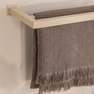 Metallbude Stenni Håndklædeholder Firkantet Cream